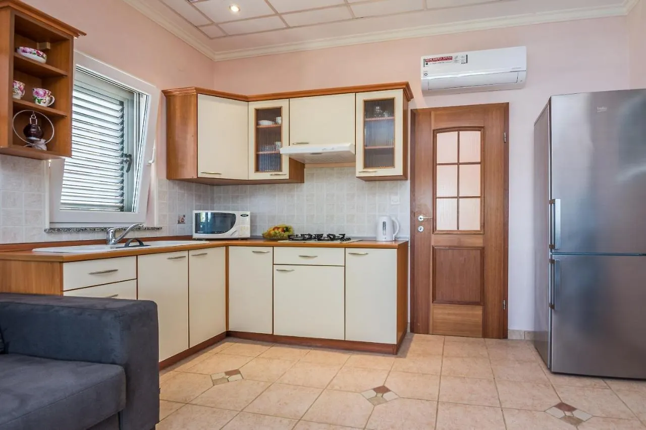 Apartments By The Sea Vir - Kozjak, Vir - 19117