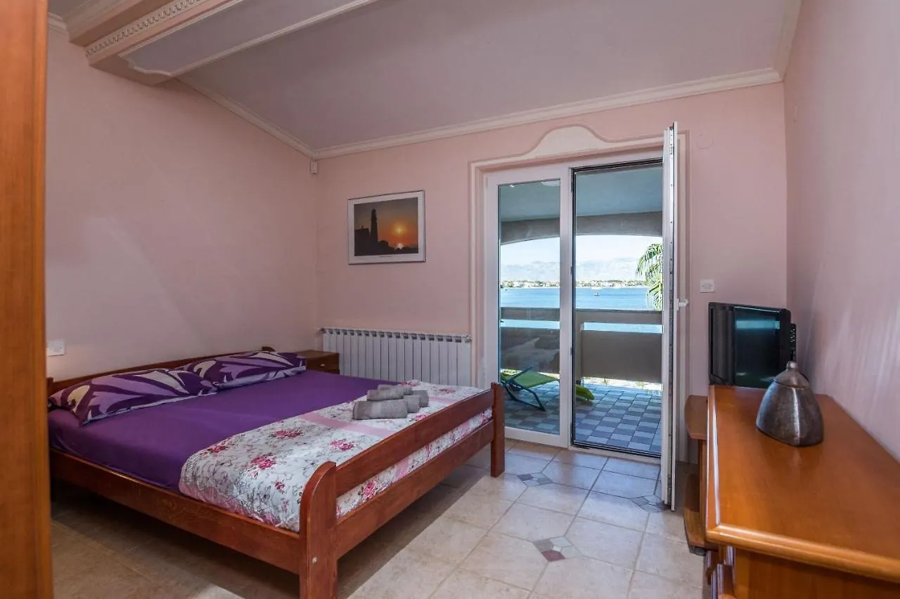 Apartments By The Sea Vir - Kozjak, Vir - 19117