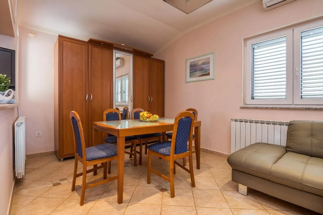Apartments By The Sea Vir - Kozjak, Vir - 19117